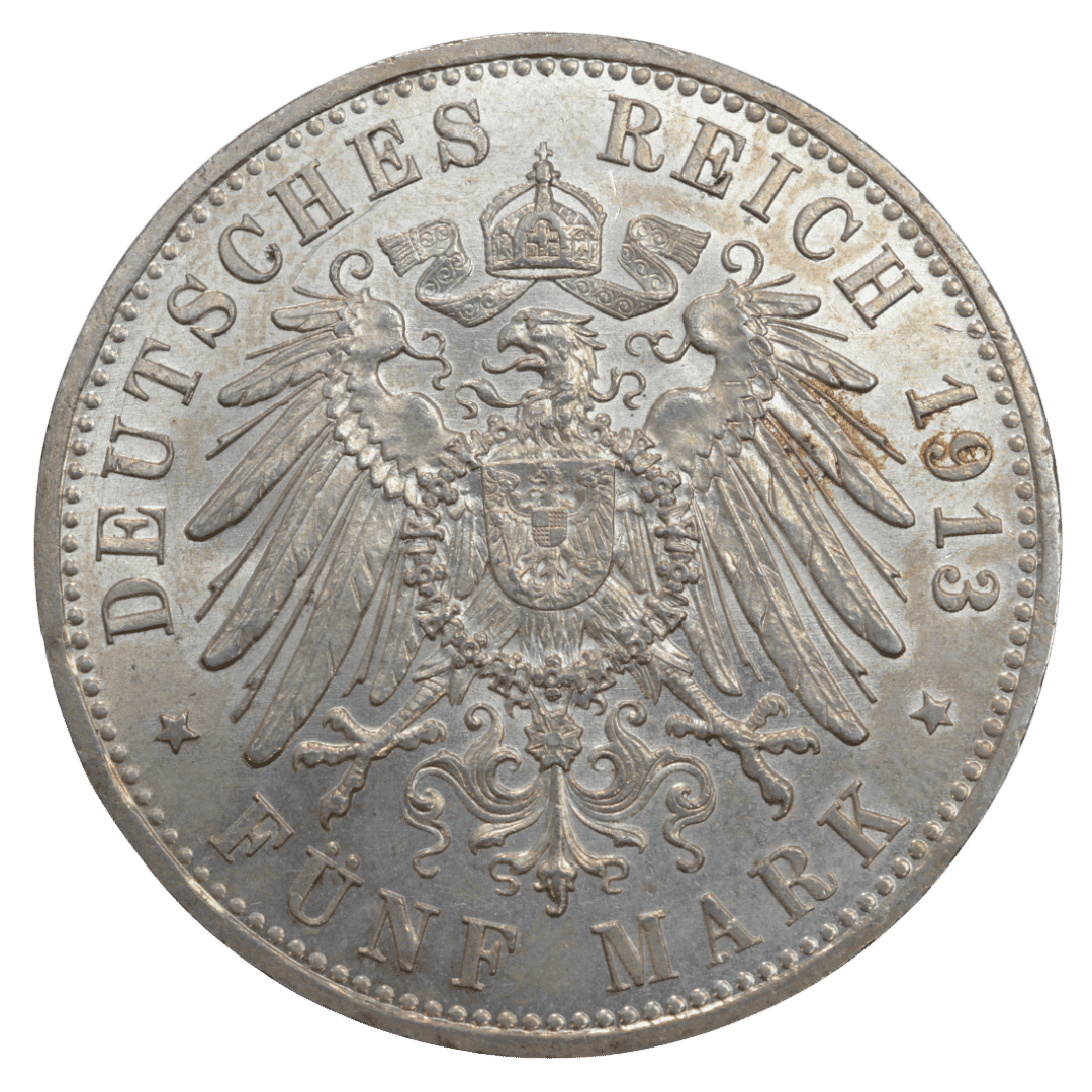 Номінал: 5 Mark (FÜNF MARK)
Рік: 1913
Монетний двір: A (Берлін)
Метал: Срібло 900 проби (Ag 900)
Вага: 27,777 г
Діаметр: 38 мм

Опис сторін (за зображенням):

Аверс (лицьова сторона): Портрет кайзера Вільгельма II (Wilhelm II) у військовій формі в профіль праворуч. Напис по колу: WILHELM II DEUTSCHER KAISER KÖNIG VON PREUSSEN. Під портретом — позначка монетного двору A.
Реверс (зворотна сторона): Імперський орёл (Reichsadler) з короною, щитом і орденською цепью. Напис: DEUTSCHES REICH 1913 зверху, FÜNF MARK внизу між двома зірками.

Тираж і рідкісність
Тираж 1913A — 1 961 712 примірників. Це досить поширена монета для 5-маркових випусків Пруссії, але в хорошій та високій збереженості вона популярна серед колекціонерів Німецької імперії. — фото 2