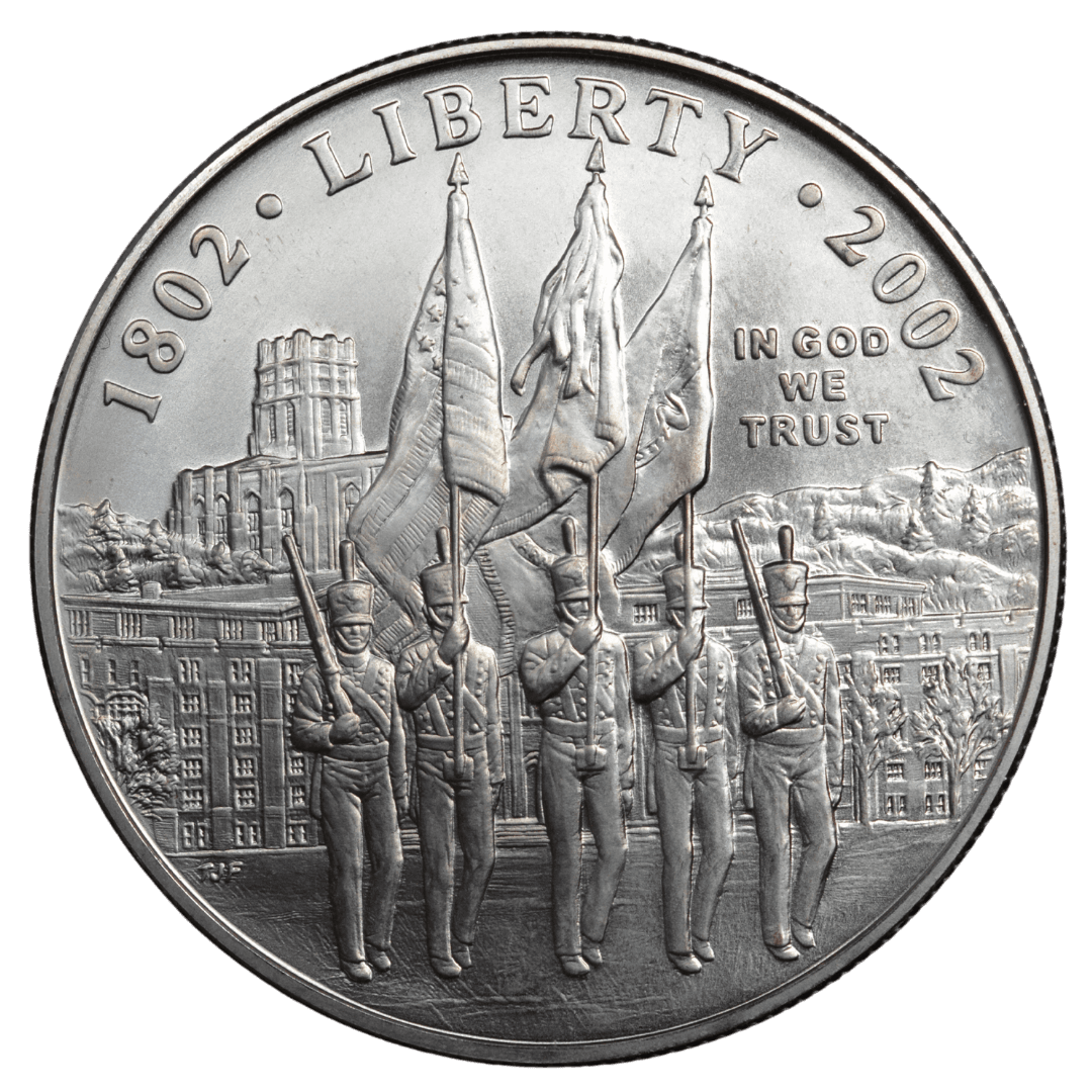 1 доллар (West Point Bicentennial Silver Dollar)
США
West Point (W)
серебро 0.900 (BU/MS по фото)
26.73 г + 24.057 г чистого серебра (ASW 0.7734 oz)
103 201
Памятная монета к 200-летию основания Военной академии США в Вест-Пойнте (1802–2002); аверс — шлем кадета, реверс — кадеты с флагами
2002 год, относительно редкая для современных коммеморативов США (малый тираж 103 201 шт., Numista rarity index 31) — фото 2