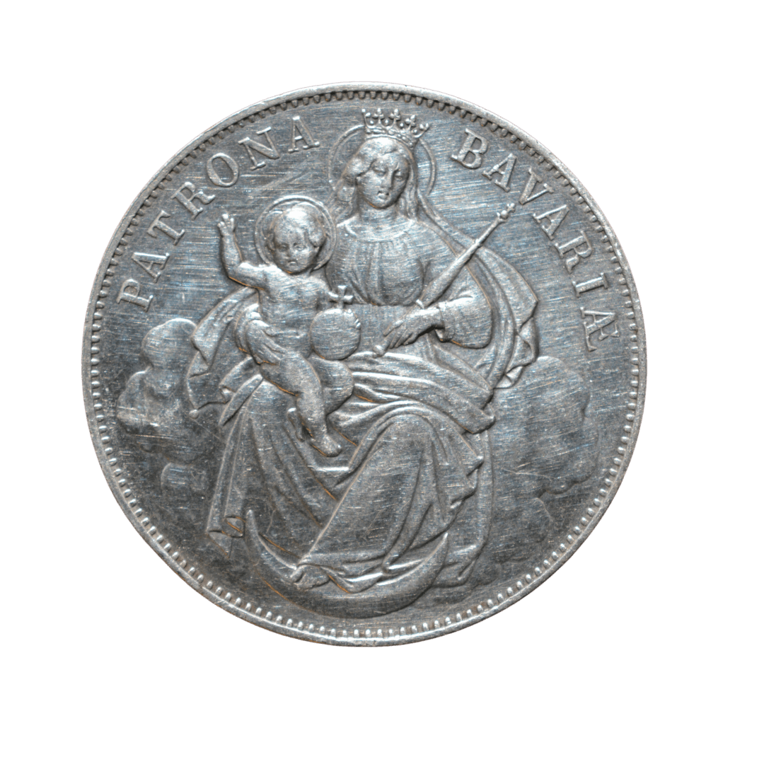 1. 1 Талер (Patrona Bavariae)
2. Королевство Бавария
3. Мюнхен
4. Серебро 0.900
5. 29,37 г (чистого серебра ≈ 26,43 г)
6. Тираж 202 000 шт.
7. Памятный / обрядовый талер короля Людвига II. На аверсе — портрет молодого короля в профиль. На реверсе — Богоматерь с Младенцем (Покровительница Баварии) с надписью «PATRONA BAVARIAE».
8. 1865 год
9. Средняя редкость (R2) по каталогу AKS
10 БЕЗ НАПИСАННОЙ ДАТЫ!!!! — фото 2