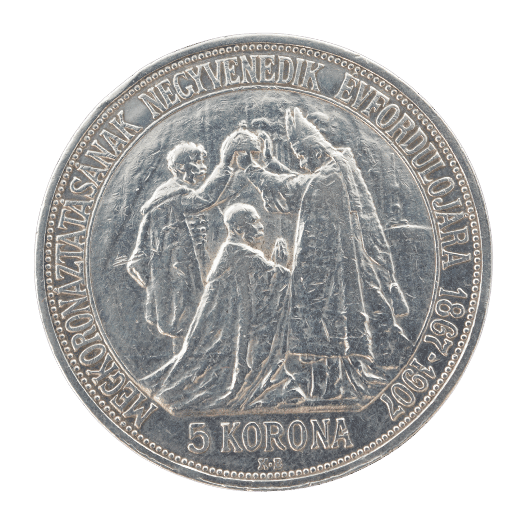 5 Корон 1907, Франц Иосиф I. МД — K·B· = Кремница ✅
[Тип: Памятный выпуск (40-летие коронации в Венгрии), Австро-Венгерская империя, серебро]

Основные характеристики:
— Страна / Эмитент: Королевство Венгрия (в составе Австро-Венгрии)
— Номинал: 5 Корон (5 Korona)
— Год: 1907
— Правитель: Франц Иосиф I (Ferencz József I, 1848–1916)
— Материал: Серебро 900 пробы (90.0%)
— Вес общий: 24.00 г
— Чистого металла: 21.60 г серебра
— Диаметр: 36.0 мм
— Толщина: 2.6 мм
— Монетный двор: Кремница (Körmöcbánya), знак двора — K·B· (расположен под номиналом на реверсе)
— Тираж: 120 000 шт.
— Референсы: KM# 490, Numista N# 19168, Huszár #2213 — фото 2