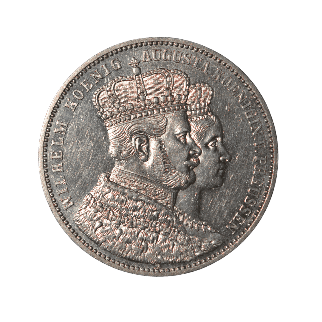 1. 1 Коронационный талер (Krönungsthaler)
2. Пруссия (Королевство Пруссия)
3. Берлин (A)
4. серебро 0.900 (VF–XF по фото)
5. 18,52 г + 16,67 г чистого серебра (ASW 0.536 oz)
6. 1 000 000 шт.
7. Памятный талер, выпущенный по случаю коронации короля Вильгельма I и королевы Августы в Кёнигсберге 2 октября 1861 года. На аверсе — совместные профили супругов в коронах, на реверсе — имперский орёл с девизом «Suum Cuique» («Каждому своё»)
8. По справочнику AKS 39 (2024) и Krause KM#488:

VF: 90–140 €
XF: 180–260 €
UNC: от 380 € и выше
9. 1861 год, относительно распространённый памятный талер
10. Тираж: 1 000 000 шт. По AKS 39 (2024) и Krause — обычная редкость (R1). Несмотря на большой тираж, экземпляры в хорошем состоянии (XF+) с чётким рельефом портретов ценятся коллекционерами выше среднего.