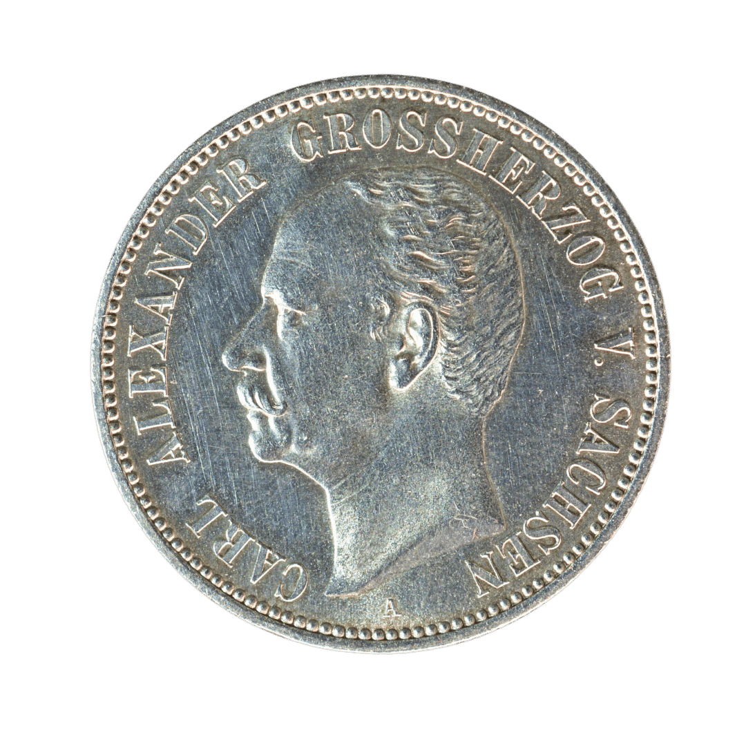 2 марки, Саксен-Веймар-Айзенах, 1892

Опис:
Срібна пам’ятна монета Великого герцогства Саксен-Веймар-Айзенах, випущена на честь золотого весілля Карла Александра та Софії.

Характеристики:

* Держава: Велике герцогство Саксен-Веймар-Айзенах
* Номінал: 2 марки
* Рік: 1892
* Правитель: Карл Александр
* Монетний двір: Берлін (A)
* Метал: срібло (900)
* Маса: 11,11 г
* Діаметр: 28 мм
* Тираж: 50 000 шт.