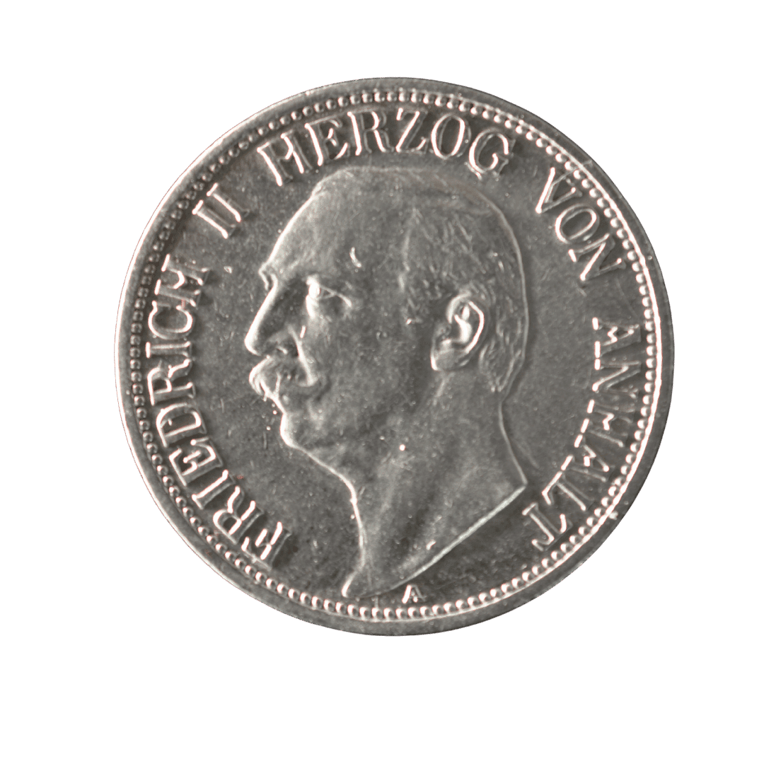 3 марки 1909 A — Герцогство Ангальт, Фридрих II

Описание:
Серебряная монета Германской империи регулярного чекана, выпущенная Герцогством Ангальт в период правления герцога Фридриха II. На аверсе изображён портрет правителя, обращённый влево. На реверсе — имперский орёл Германской империи с короной и гербом на груди. Монета чеканилась на Берлинском монетном дворе и находилась в денежном обращении.  

Характеристики:

* Номинал: 3 марки
* Год: 1909
* Страна: Германская империя
* Герцогство: Ангальт
* Правитель: Фридрих II
* Монетный двор: A — Берлин
* Металл: серебро 900 пробы
* Вес: 16,67 г
* Диаметр: 33 мм
* Гурт: GOTT MIT UNS
* Каталожные номера: Jaeger J.23, KM#29
* Тираж: 100 000 экземпляров  

Примечание:
Герцогство Ангальт было одним из небольших государств Германской империи, однако его серебряные 2-, 3- и 5-марочные монеты традиционно отличаются высоким качеством чеканки и сравнительно небольшими тиражами. Выпуск 1909 года с портретом Фридриха II является одним из наиболее узнаваемых регулярных выпусков Ангальта начала XX века.  

Редкость:
Тираж 100 000 экземпляров делает монету значительно менее распространённой, чем массовые выпуски Пруссии или Баварии. Благодаря этому она пользуется устойчивым спросом среди коллекционеров монет Германской империи.