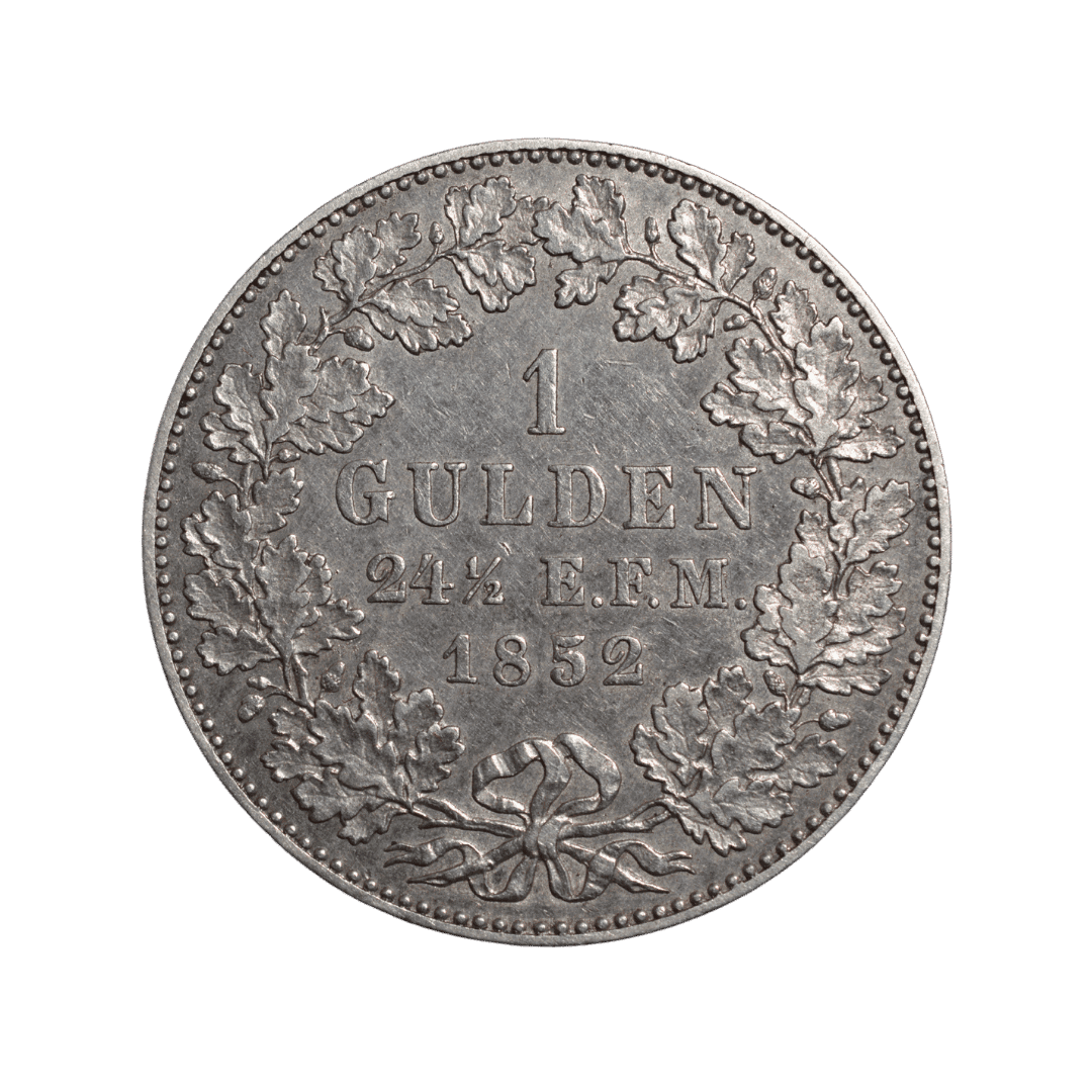 1 гульден 1852 — Гогенцоллерн

Опис:
Срібна оборотна монета 1852 року, випущена для Гогенцоллерна після переходу цієї території під владу Пруссії. На аверсі — портрет короля Пруссії Фрідріха Вільгельма IV, на реверсі — номінал і дата в дубовому вінку. Numista


Характеристики:
Держава: Гогенцоллерн, під владою Пруссії
Правитель: Фрідріх Вільгельм IV
Рік: 1852
Номінал: 1 гульден
Метал: срібло (900 проба)
Вага: 10,6 г
Діаметр: 31 мм
Монетний двір: Берлін
Монетний знак: A
Тираж: 50 470 шт.
Гурт: рубчастий
Напис: FRIEDR. WILHELM IV KOENIG V. PREUSSEN (Фрідріх Вільгельм IV, король Пруссії)
Реверс: 1 GULDEN 24½ E.F.M. 1852


Примітка:
Нечаста монета. Тираж — 50 470 екземплярів. — фото 2