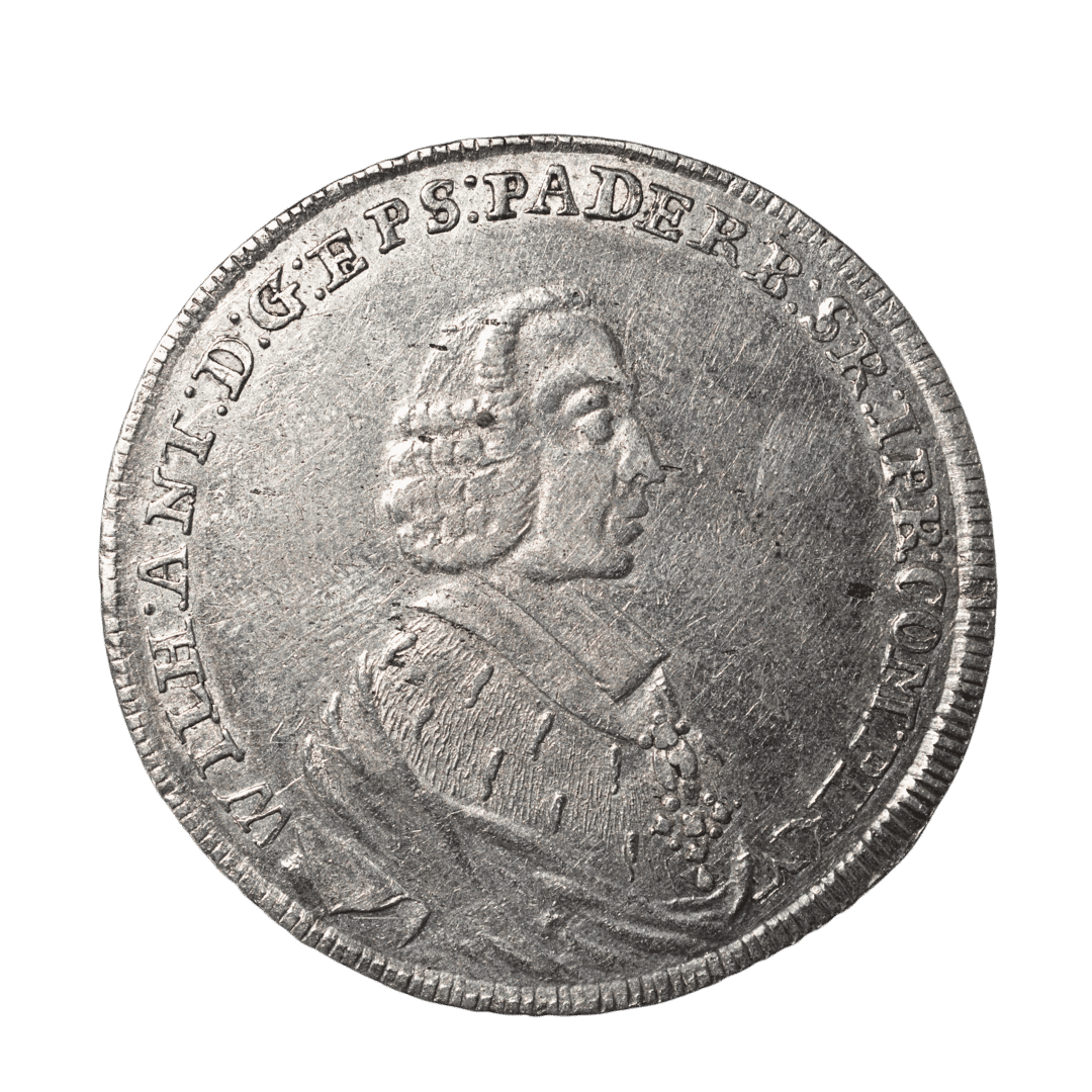 2/3 талера 1770 AS — Вільгельм Антон фон дер Ассебург

Характеристики

Номінал: 2/3 талера = 1/2 конвенційного талера
Рік: 1770
Країна (держава-емітент): Князь-єпископство Падерборн (Hochstift Paderborn / Fürstbistum Paderborn), Священна Римська імперія
Правитель: Вільгельм Антон фон дер Ассебург (Wilhelm Anton von der Asseburg), князь-єпископ Падерборна, 1763–1782
Монетний двір: Нойгаус (Neuhaus, Schloss Neuhaus біля Падерборна). Точний випуск 1770 року аукціони атрибутують саме Neuhaus.
Позначка монетного двору: окремої літери двору немає.
Мінцмейстер: Johann Anton Schröder
Позначка мінцмейстера: A–S; літери добре видно по обидва боки герба.
Метал: срібло
Проба: .833
Вага: нормативно близько 14,03 г; точні екземпляри 1770 року на аукціонах — 13,86 г і 13,89 г.
Діаметр: близько 35–37 мм
Товщина: близько 1,9 мм
Орієнтація штемпелів: медальна ↑↑ (12 h).
Гурт: Недостатньо даних для достовірного визначення. Інформацію необхідно перевірити.
Тираж: Недостатньо даних для достовірного визначення. Інформацію необхідно перевірити.
Рідкість: спеціальний підтверджений ступінь рідкості не встановлено.
Каталожні номери: Krause KM#238 · Schwede 340 A/a · Weingärtner 216.
Різновид: 1770 AS, Neuhaus. На реверсі позначено 2/3, а напис XX STÜCK EINE FEINE MARCK означає «20 штук з однієї марки чистого срібла». У конвенційній системі це відповідає 1/2 Konventionstaler, одночасно номінованому як 2/3 Reichstaler.
Аверс: погруддя Вільгельма Антона вправо. Легенда WILH·ANT·D·G·EPS·PADERB·S·R·I·PR·COM·PIRM — «Вільгельм Антон, Божою милістю єпископ Падерборна, князь Священної Римської імперії, граф Пірмонта».
Реверс: великий коронований герб на князівській мантії; за щитом — єпископський посох і меч, символи духовної та світської влади князя-єпископа; унизу картуш 2/3, по боках A–S, угорі дата 1770.
Стан збереження (за фото): приблизно XF- / VF+ (fast vorzüglich / sehr schön+). Гербова сторона дуже сильна; на портреті помітніший знос високих точок і численні дрібні риски в полі.