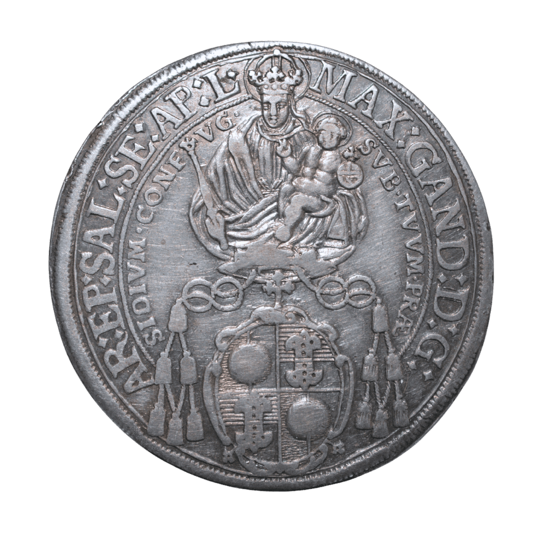 1 Thaler, 1677, Макс Гандольф фон Куэнбург. МД — Salzburg ✅
Тип: Талер, Архиепископство Зальцбург, серебро
Основные характеристики:
— Страна: Архиепископство Зальцбург
— Номинал: 1 Thaler
— Год: 1677
— Правитель: Максимилиан Гандольф фон Куэнбург (Max Gandolf von Kuenburg, 1668–1687)
— Материал: Серебро ~875/1000
— Вес: ~28.2–29.1 г
— Диаметр: ~42 мм
— Монетный двор: Salzburg
— Тираж: Не уверен
На что обратить внимание:
Св. Руперт с бочонком соли и посохом — покровитель Зальцбурга. — фото 2