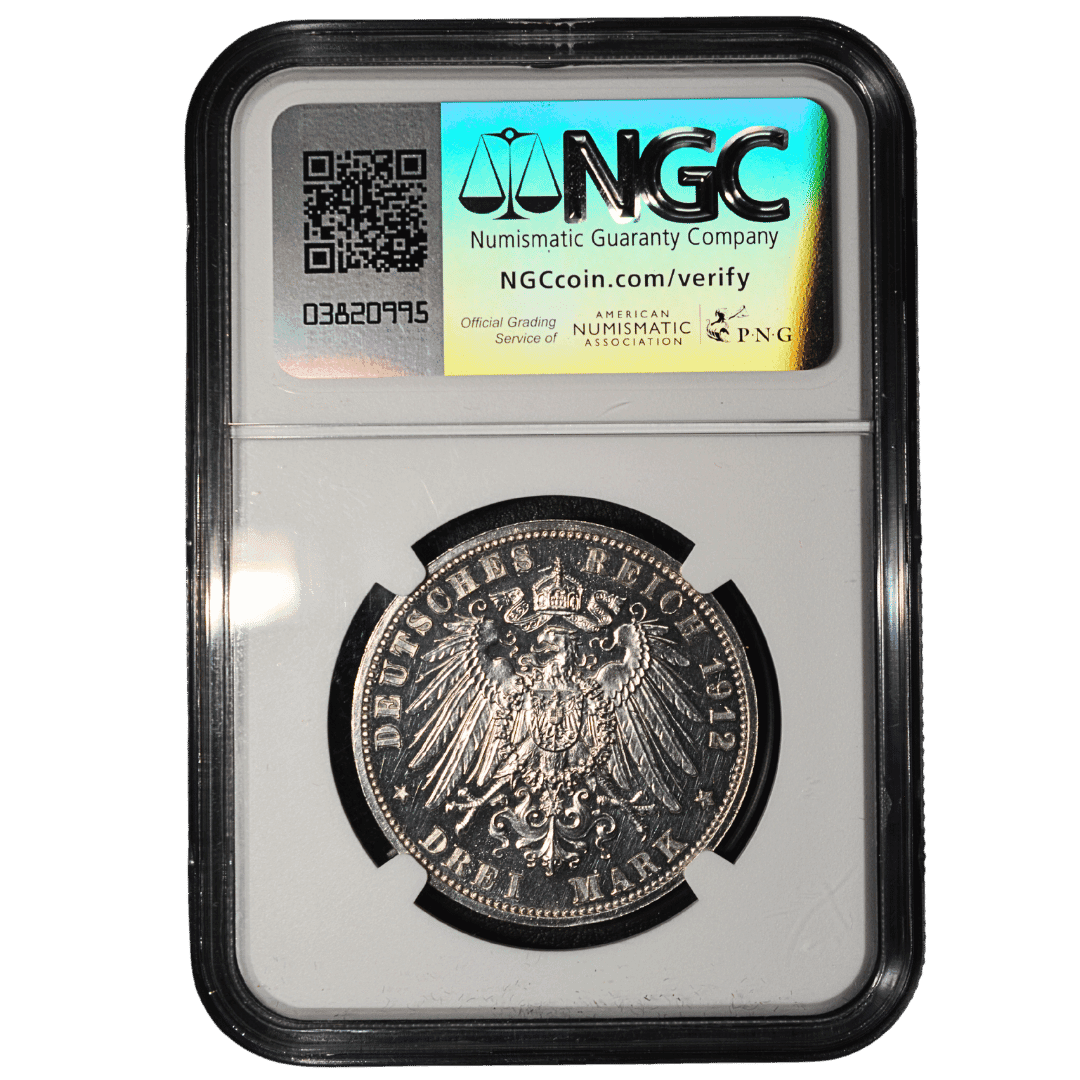 Germany - Empire Lubeck 3 Mark 1908 A NGC PF63 Cameo

Название:
3 марки 1912 A — Любек, NGC PF 63 CAMEO

Описание:
Серебряная монета Вольного и ганзейского города Любека номиналом 3 марки, 1912 года, в специальном исполнении Proof. На аверсе — герб Любека и надпись «FREIE UND HANSESTADT LÜBECK», на реверсе — имперский орёл и номинал.

Характеристики:

* Держава: Німецька імперія
* Територія: Вільне та ганзейське місто Любек
* Номінал: 3 марки
* Рік: 1912
* Монетний двір: Берлін, A
* Метал: срібло (900 проба)
* Вага: 16,67 г
* Діаметр: 33 мм
* Тираж звичайного карбування: 34 000 шт.
* Виконання: Proof (PP)
* Грейдинг: NGC PF 63 CAMEO
* Напис: FREIE UND HANSESTADT LÜBECK (Вільне та ганзейське місто Любек)
* Напис на гурті: GOTT MIT UNS (Бог з нами)

Примітка:
Випуск Proof значно рідкісніший за звичайне карбування 1912 року. Точний тираж Proof у перевірених каталогах не зазначений. Монети 1912 року в PP регулярно з’являються на великих німецьких аукціонах.  

Щодо саме NGC PF 63 CAMEO: у відкритих результатах я не знайшов достовірної статистики NGC Population саме для номера 6641232-017, тому кількість таких екземплярів у PF63 CAMEO вигадувати не буду. Для сравнения, в одном из аукционных предложений 2026 года экземпляр Lübeck 3 Mark 1912 A NGC PF64 описан как имеющий только 5 монет в более высоких градах. Это показывает, что высокие NGC-грады у этого выпуска встречаются редко. — фото 2