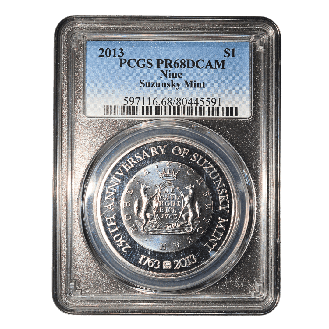 Niue 1 Dollar 2013 Suzunsky Mint PCGS PR68 DCAM

Назва:
1 долар 2013 — 250-річчя Сузунського монетного двору

Опис:
Пам’ятна срібна монета Ниуе, присвячена 250-річчю Сузунського монетного двору. На аверсі — портрет Єлизавети II, на реверсі — зображення сибірської монети 10 копійок 1763 року.

Характеристики:

* Держава: Ниуе
* Номінал: 1 долар
* Рік: 2013
* Монетний двір: Монетний двір Польщі, Варшава
* Метал: срібло (999 проба)
* Вага: 31,10 г
* Діаметр: 38,61 мм
* Тираж: 1 000 шт.
* Якість: Proof
* Грейдинг: PCGS PR68 DCAM
* Напис: ELIZABETH II NIUE ISLAND (Єлизавета II, острів Ниуе)
* Напис: 250TH ANNIVERSARY OF SUZUNSKY MINT (250-річчя Сузунського монетного двору)
* Зображення: сибірська монета 10 КОПѢЕКЪ 1763
* Гурт: рифлений

Примітка:
Малотиражний колекційний випуск — лише 1 000 екземплярів. Саме цей екземпляр має високий грейдинг PCGS PR68 DCAM. У популяції PCGS для цього випуску зафіксовано лише 8 екземплярів DCAM у наведеній статистиці, з яких 4 мають PR68; тобто твій екземпляр належить до верхньої частини зафіксованої популяції. — фото 2